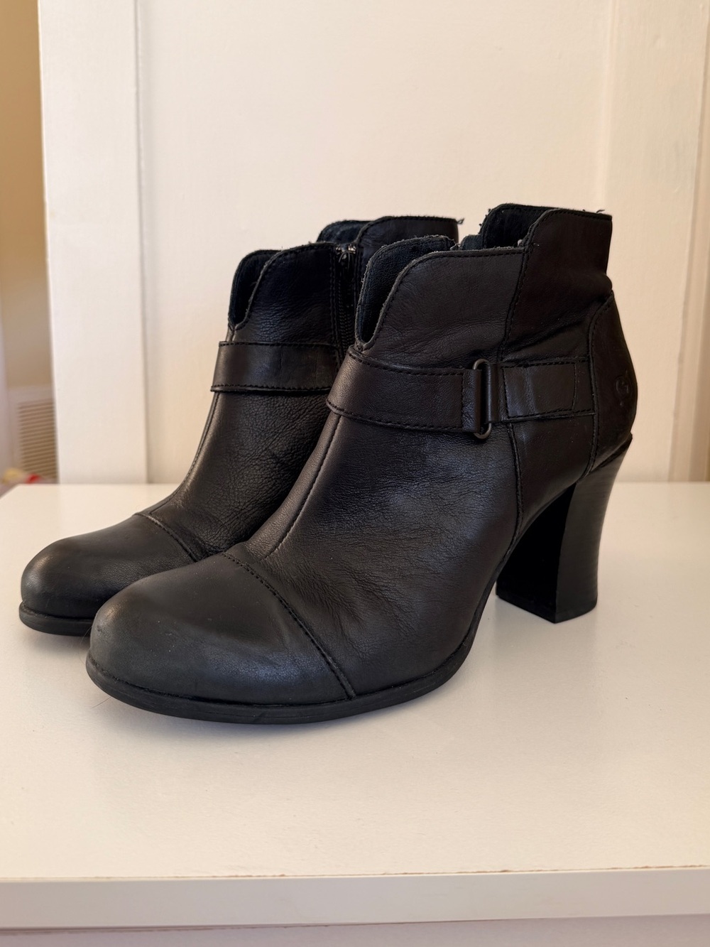 Born Black Leather Ankle Boots Women’s 9.5 Block Heel Booties - Picture 2 of 8